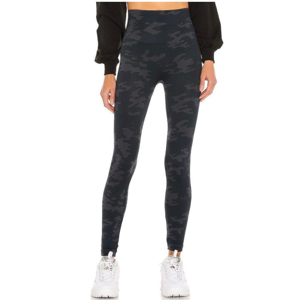 SPANX Look At Me Now Leggings in Black Camo Size S